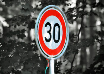 Noticias La DGT limitara a 30 kmh la velocidad en las ciudades 350x250 - Noticias