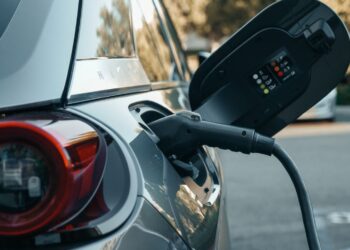 Noticias descubre como comprobar la salud de la bateria de tu coche electrico 350x250 - Noticias