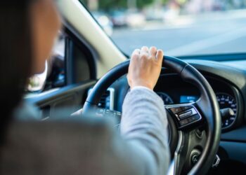 Noticias multas de hasta 200e si no llevas esta luz en el coche 350x250 - Noticias