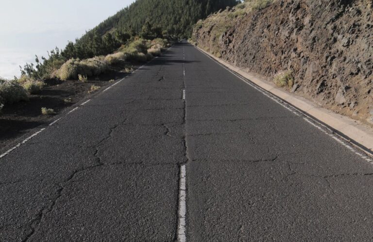 las-carreteras-de-espana-estan-peor-que-en-los-anos-80-segun-la-aec.jpg