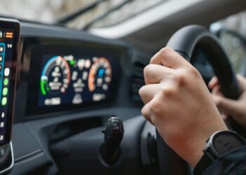 la ocu destapa un problema grave en muchas webs de coches de segunda mano 350x250 - Noticias