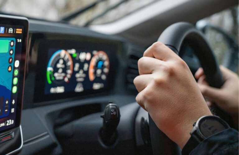 la ocu destapa un problema grave en muchas webs de coches de segunda mano