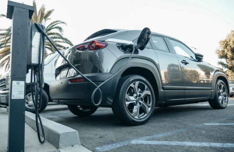 como aumentar la autonomia de tu coche electrico para recorrer mas kilometros este verano como aumentar la autonomia de tu coche electrico para recorrer mas kilometros este verano